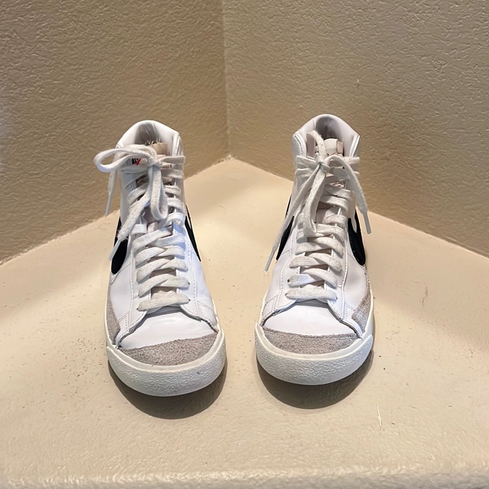 Nike Blazers Mid ‘77, Size 9 Womens